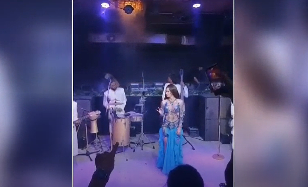 25人惨死！ 著名海滨度假地突发悲剧，数百人陷火海，百人狂奔踩踏，烈焰吞噬整栋楼（组图） - 1