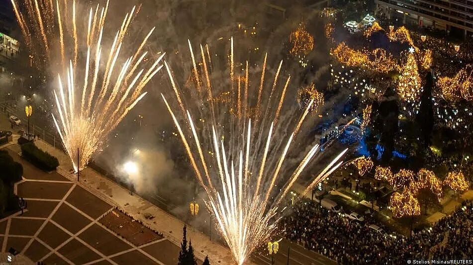 看遍全球跨年夜!烟花照亮大本钟,灯光闪耀凯旋门(组图) - 29