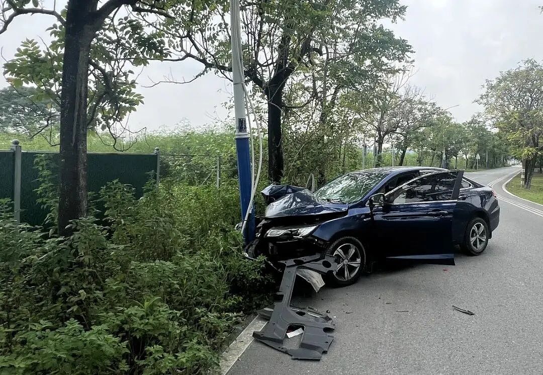 “跟子弹一样危险”,有人车里摆一整排!网友晒惨痛教训:一个急刹鼻子缝了好几针……(组图) - 8