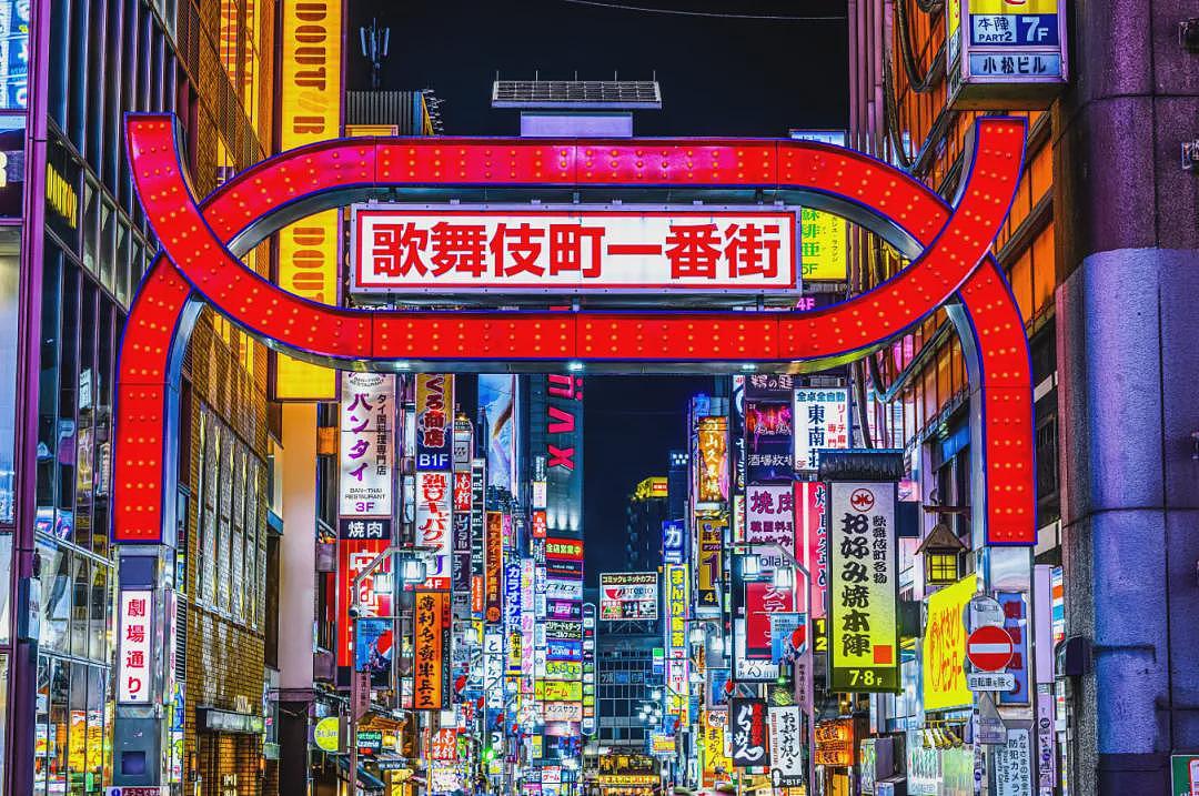 日本穷小子傍上富家女，与白富美妻子一手打造牛郎帝国！将千万女性推入债务深渊…（组图） - 1
