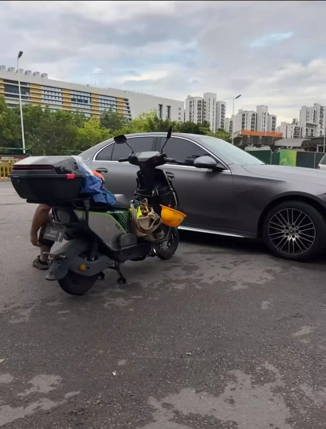 【爆笑】“再让我看到你接我女儿就撞烂你的车…？”哈哈哈老丈人超绝执行力这一块（组图） - 7