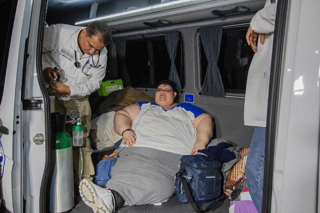 “世界最胖人类“患病去世,曾重达634kg需要8名壮汉搬动,多年卧床但不阻碍他对生活的热爱…(组图) - 6
