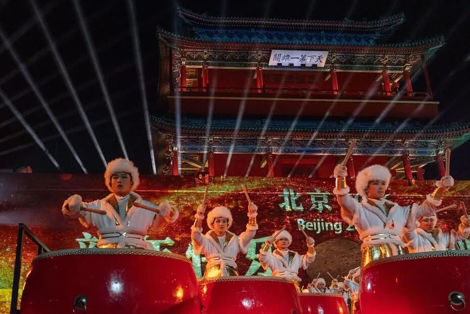 看遍全球跨年夜!烟花照亮大本钟,灯光闪耀凯旋门(组图) - 51