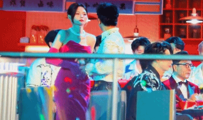 沈梦辰和杨迪在跨年发生肢体冲突?本人下场回应,婉称交情依旧(视频/组图) - 4