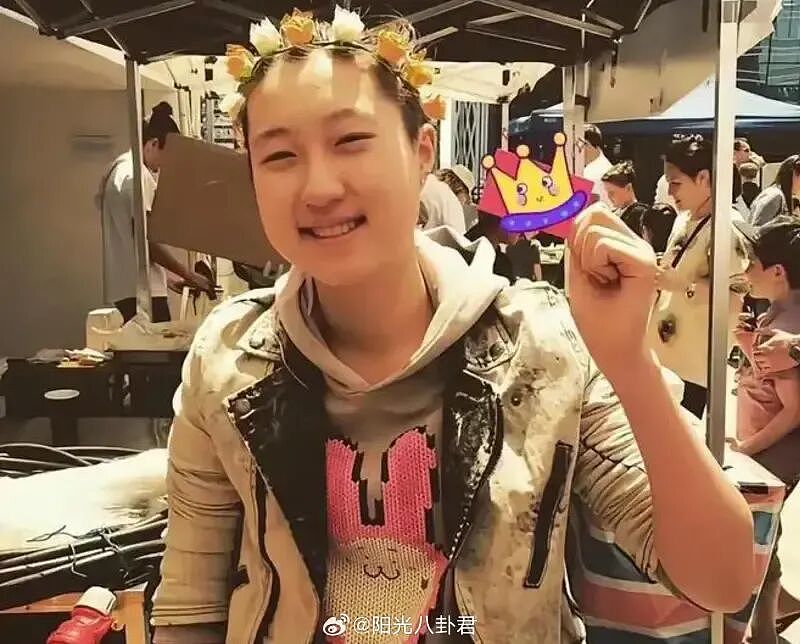 26年心结松动？“小龙女”直播一句话，和成龙关系罕见破冰（组图） - 2