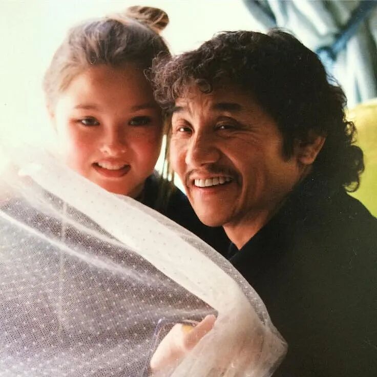 美顶流亚裔混血超模与继母3.5亿遗产大战！3房7兄妹撕了17年，继母趁机捡漏成大赢家？（组图） - 2