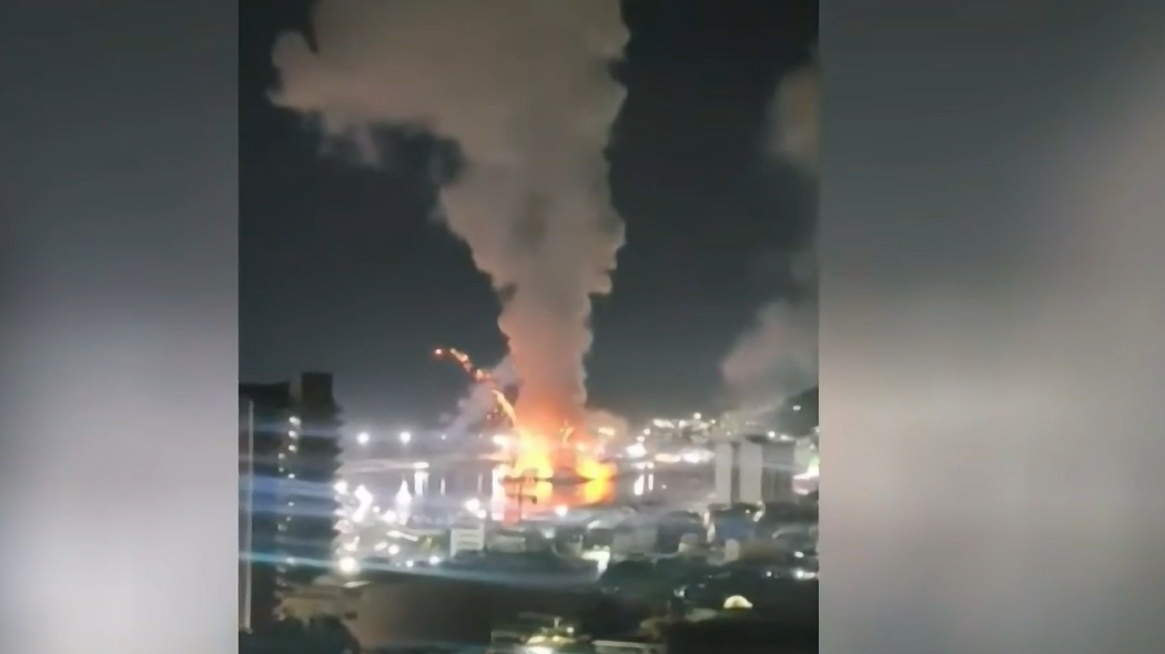 特朗普下令袭击!委内瑞拉多地军事设施及港口、机场遭空袭!美特战部队“支奴干”直升机飞抵委首都,马杜罗:全面动员,击败侵略者 - 2