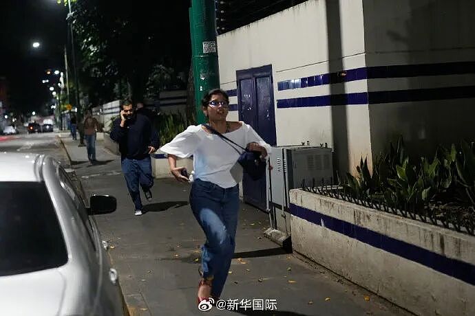特朗普下令袭击!委内瑞拉多地军事设施及港口、机场遭空袭!美特战部队“支奴干”直升机飞抵委首都,马杜罗:全面动员,击败侵略者 - 6