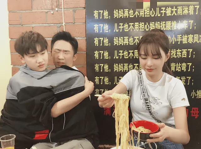 沈梦辰和杨迪在跨年发生肢体冲突?本人下场回应,婉称交情依旧(视频/组图) - 7