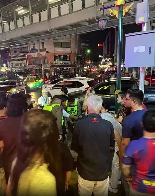 中国女游客在泰国当街被捅,原因至今成谜(视频/组图) - 1