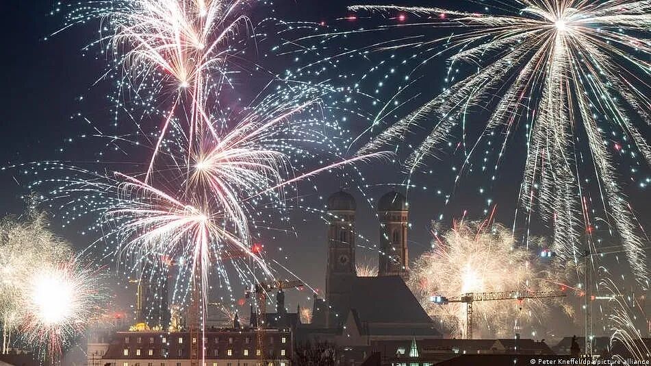 看遍全球跨年夜!烟花照亮大本钟,灯光闪耀凯旋门(组图) - 19