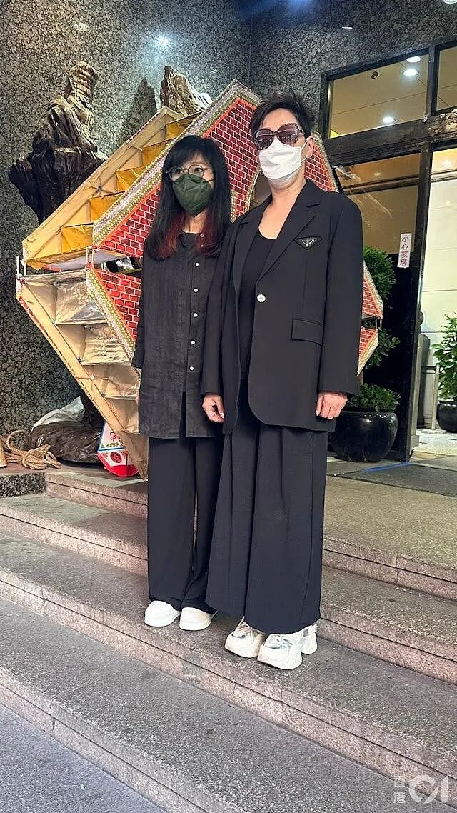 60岁“最美李莫愁”近照曝光,全网心酸:老到我不敢认...(组图) - 36