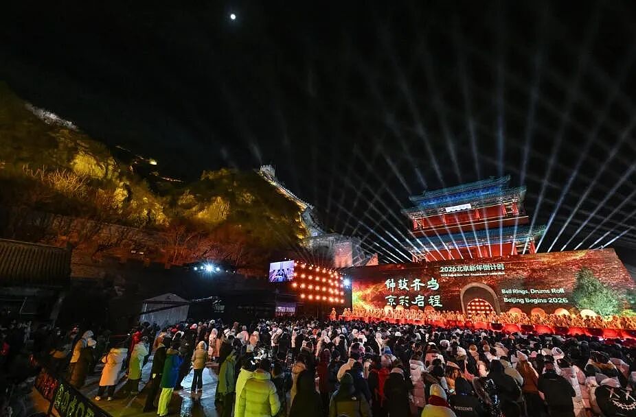 看遍全球跨年夜!烟花照亮大本钟,灯光闪耀凯旋门(组图) - 50