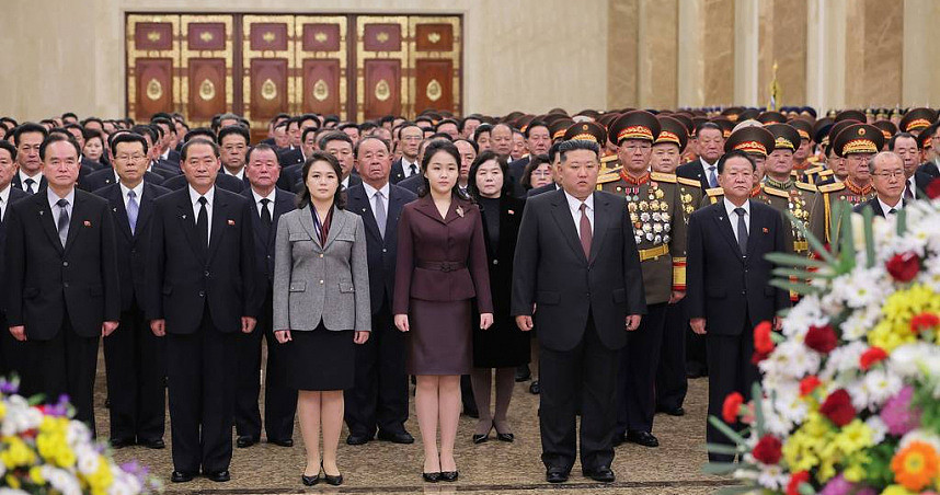 金主爱站C位！金正恩携女元旦现身太阳宫，接班布局受瞩（组图） - 1