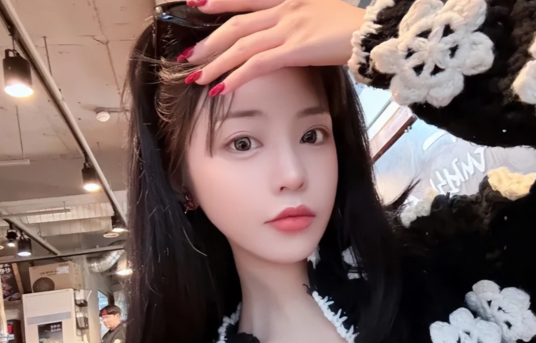 开年第一大瓜!美女网红凌晨大爆料,睡遍十余名顶流?多方速回应(组图) - 1