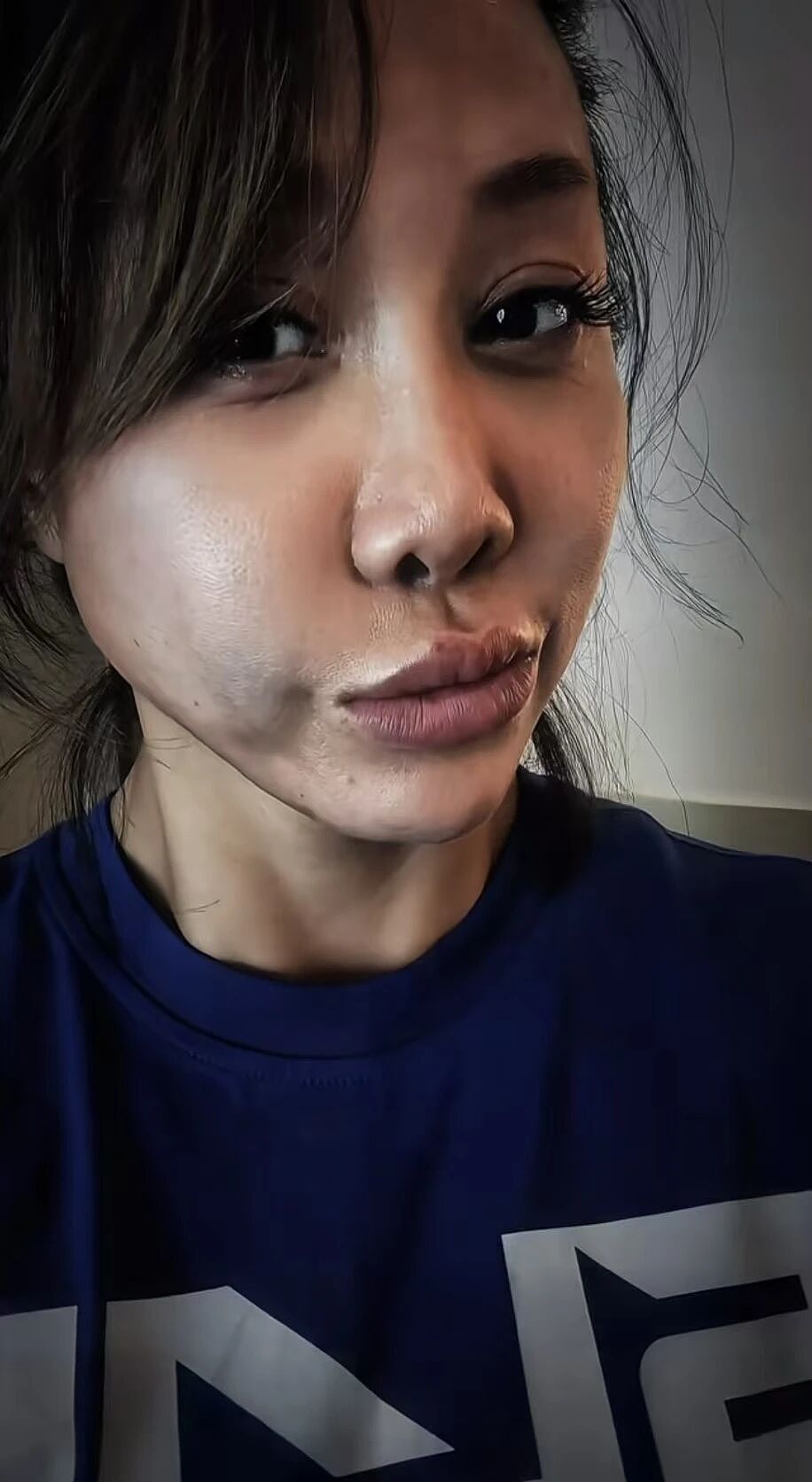 全球爆火的“扇耳光”大赛上,一位央美毕业的33岁中国女孩(组图) - 1