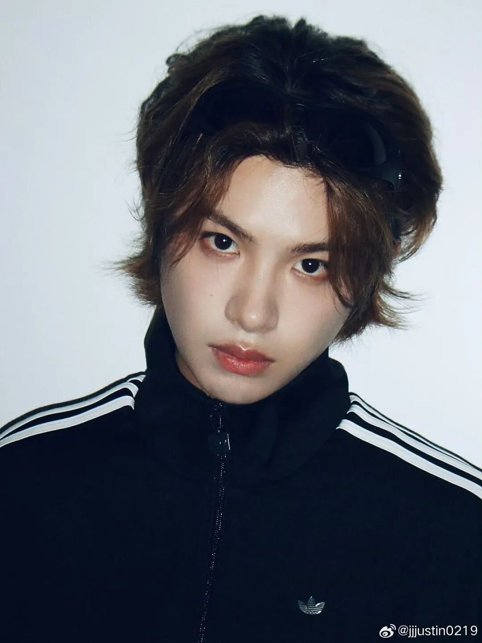 热搜第一!黄明昊、鞠婧祎被曝曾恋爱,双方工作室回应(组图) - 5