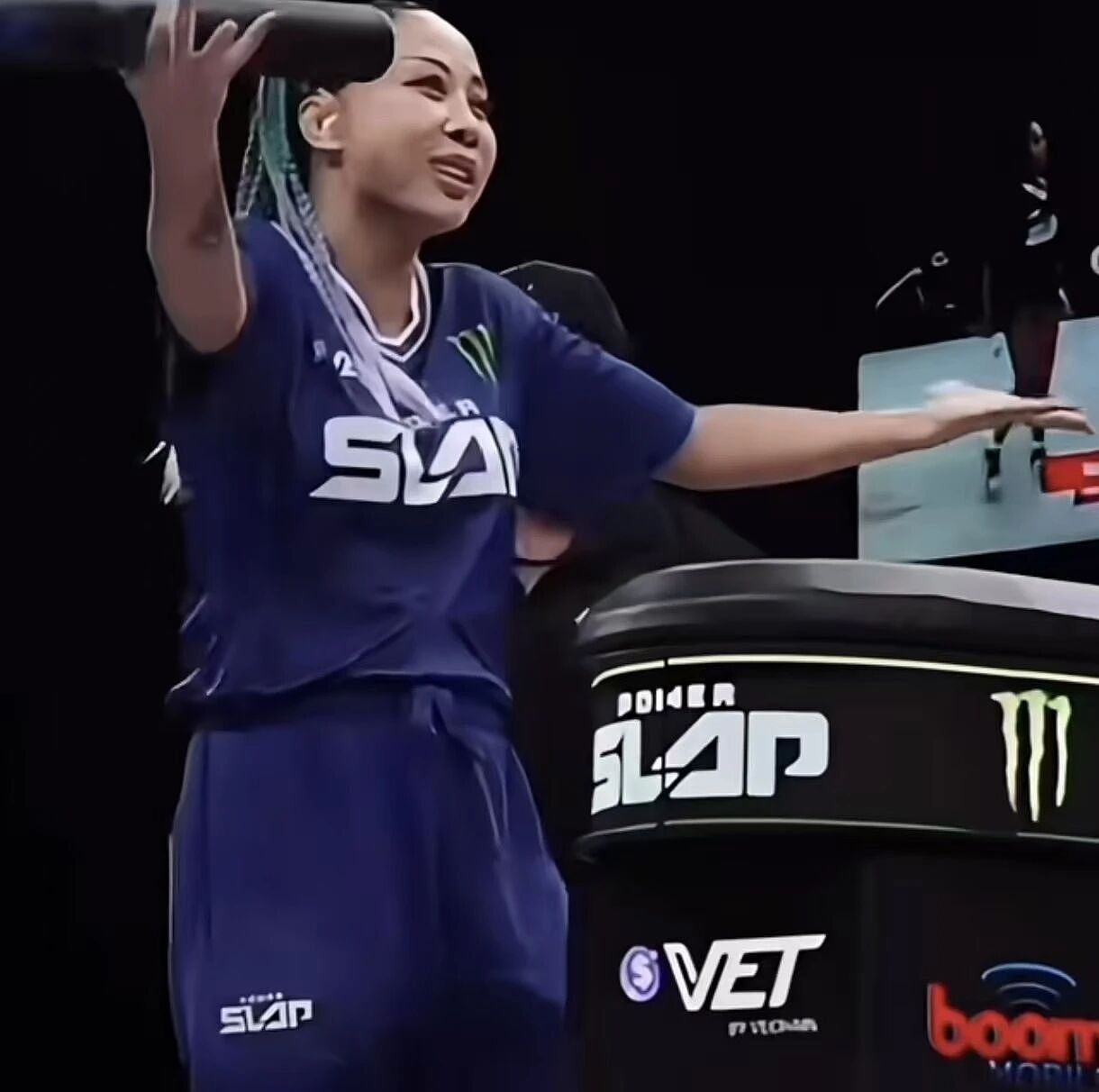 全球爆火的“扇耳光”大赛上,一位央美毕业的33岁中国女孩(组图) - 11