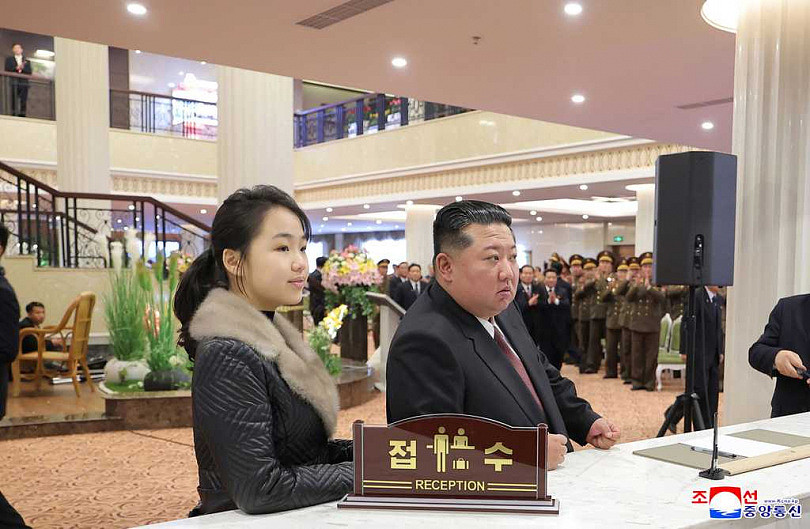 金主爱站C位！金正恩携女元旦现身太阳宫，接班布局受瞩（组图） - 2