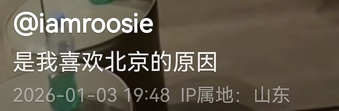 想逼宫?司晓迪再晒跟鹿晗牵手照,又蹭腿又躺一块,关晓彤好惨(组图) - 14