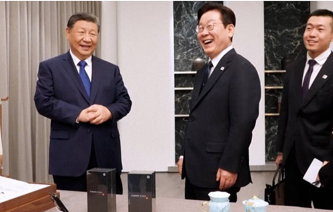 李在明访华,重提获赠小米手机,赞习幽默有魅力(组图) - 1