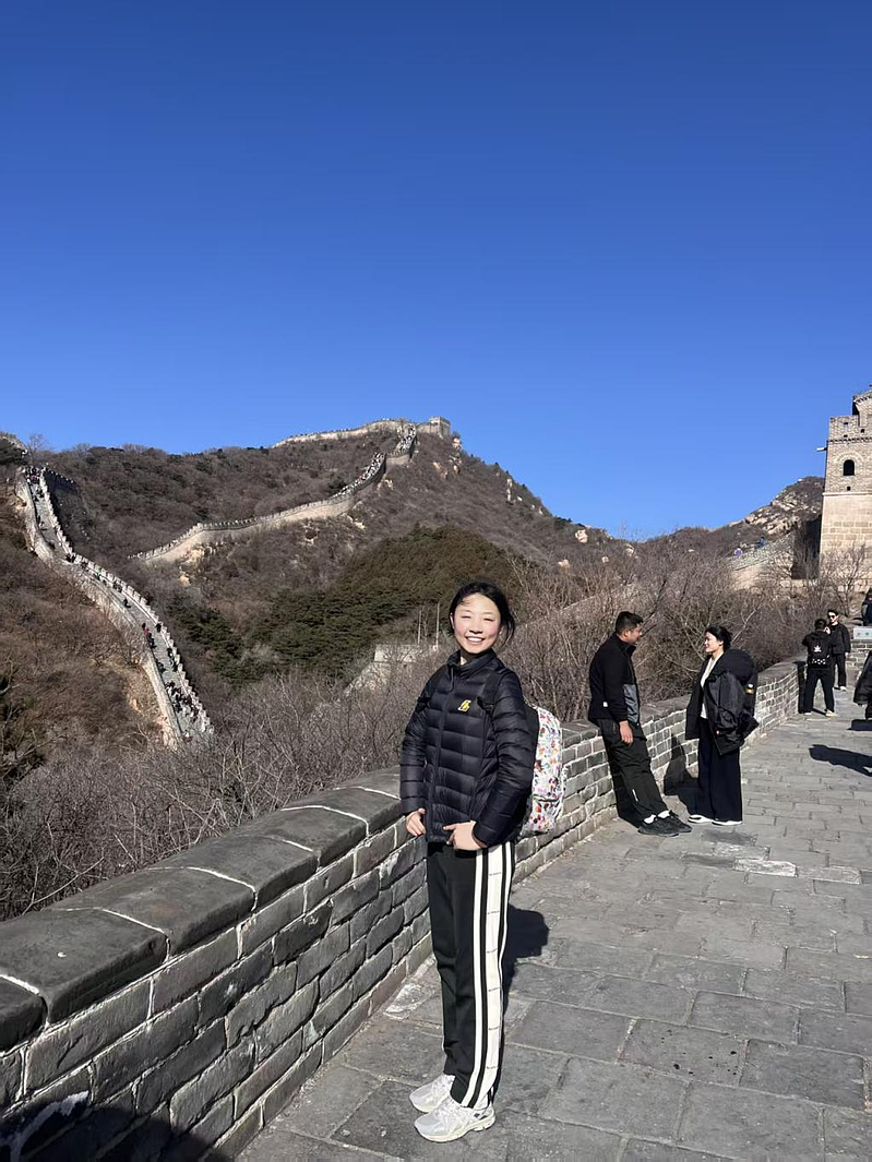 湖南女大生登长城，泪诵毛泽东清平乐暴红，网赞破380万（视频/组图） - 2