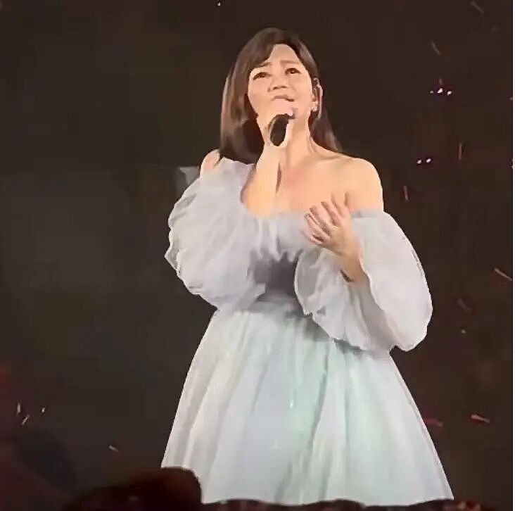 梁静茹厦门演唱会身材发福，金发造型翻车认不出，撞脸李湘张惠妹（组图） - 5