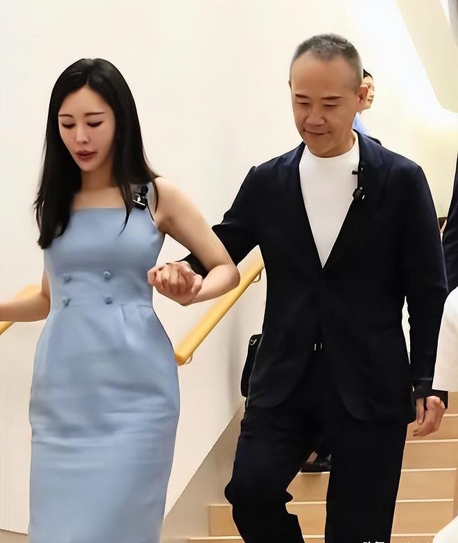 原来她是王石大女儿，比后妈年龄还大，45岁单身不结婚父亲愁白头（组图） - 14