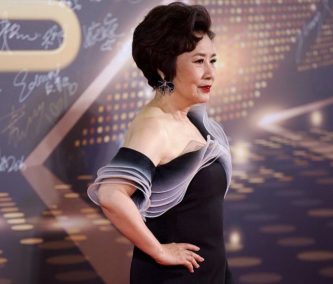 看TVB颁奖礼红毯上的女星,真的捏了一把汗!香港娱乐圈完了(组图) - 22