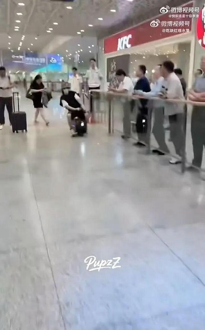 灵超动手不对,逼人至此的私生就对了吗?(组图) - 10