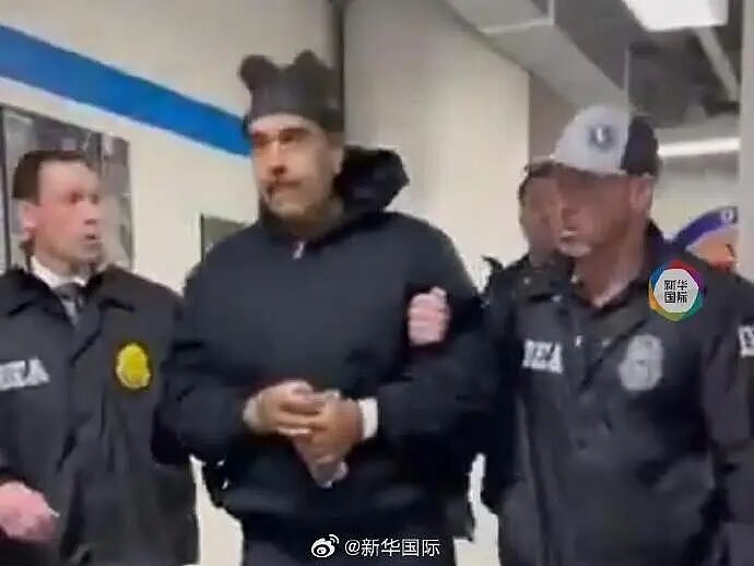 确认!马杜罗在纽约出庭,由法官阿尔文·赫勒斯坦主持;被指控犯“毒品恐怖主义阴谋罪、可卡因走私阴谋罪”等(组图) - 1