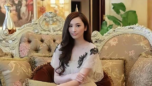 吴佩慈近照曝光!竟成了大妈,脸圆牙黑皱纹深,不工作在家带4娃(组图) - 3