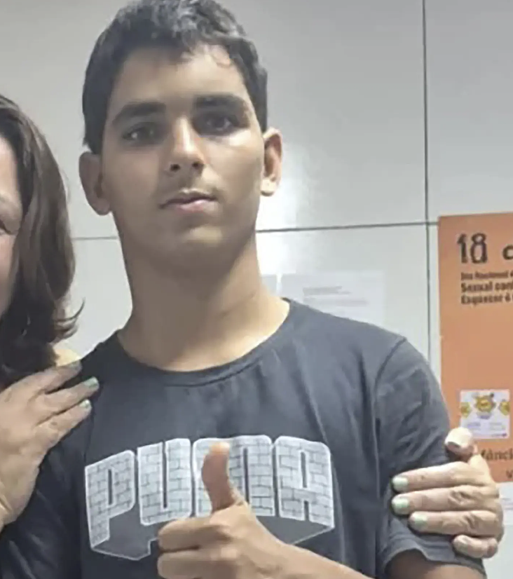 全国崩溃!少年翻墙闯进狮舍,下秒被母狮扑杀,活活撕咬致死!曾藏进飞机去非洲驯狮(视频/组图) - 5