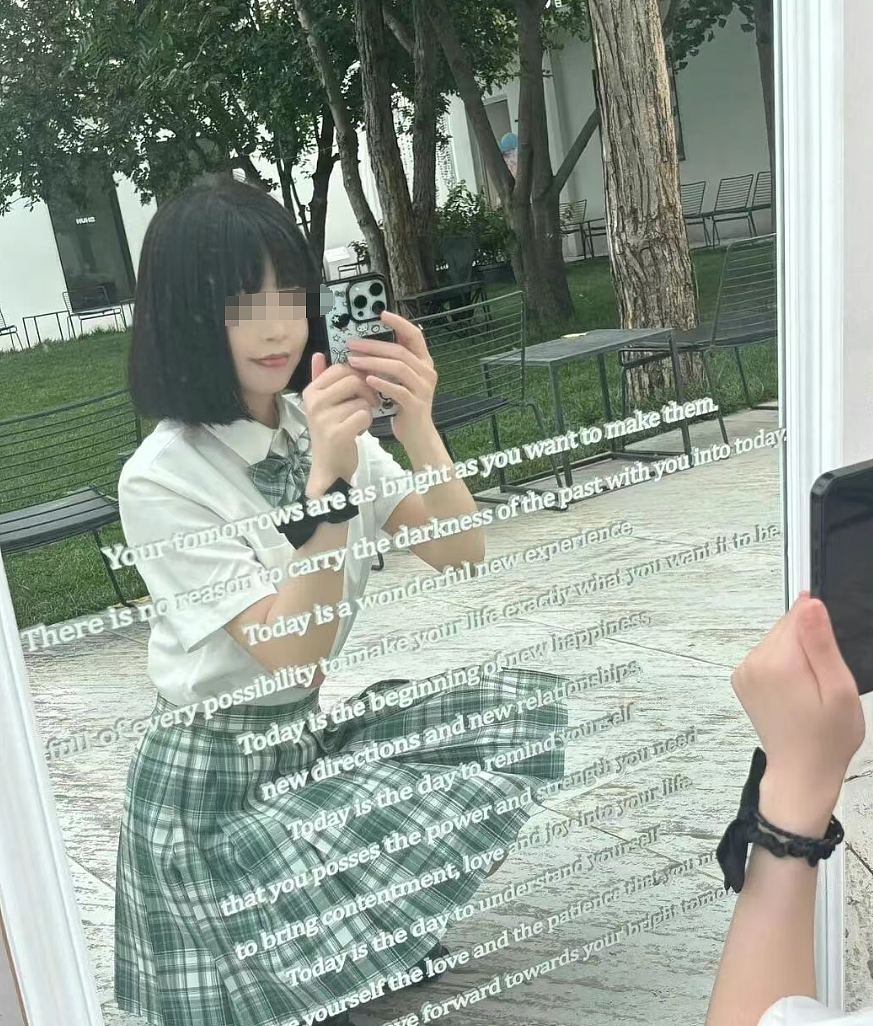 号称玩遍娱乐圈顶流男星的“司晓迪”到底是谁?深扒颜值身份她问题太大!(组图) - 16