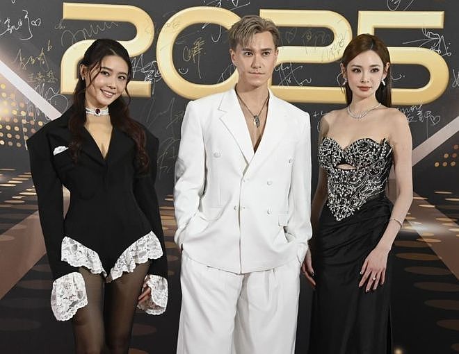 看TVB颁奖礼红毯上的女星,真的捏了一把汗!香港娱乐圈完了(组图) - 23