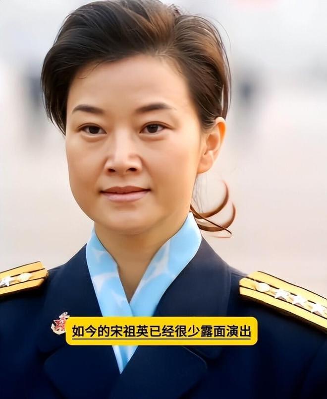 59岁宋祖英现身北京,坐包厢看戏捧场,看她脸才知岁月真不败美人(组图) - 9