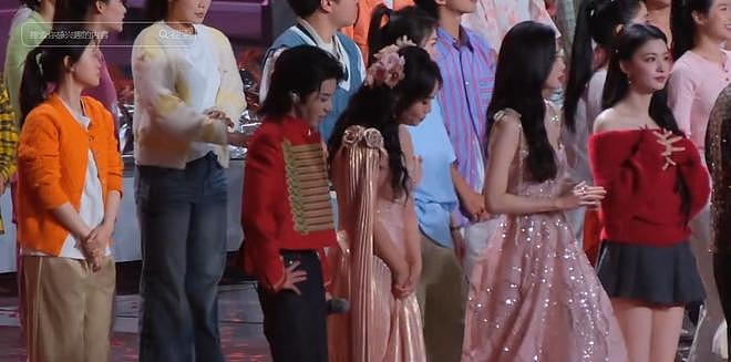 四大卫视跨年压轴：肖战现红海李宇春成女王，芒果惹争议蓝台混乱（组图） - 10