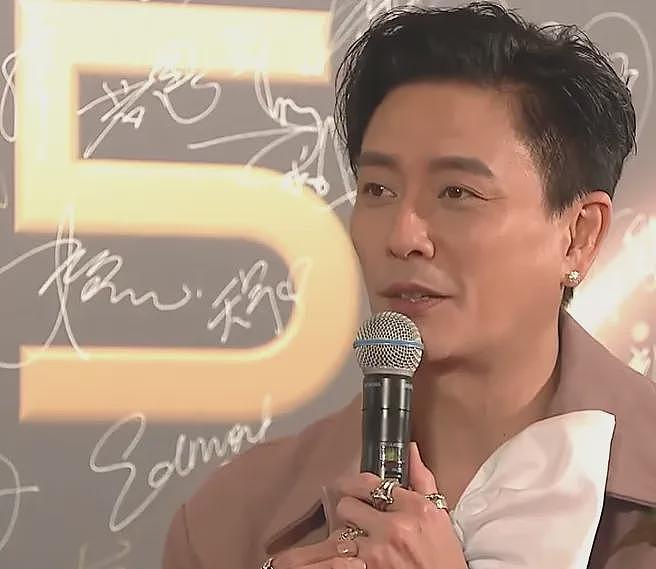 TVB颁奖礼红毯老龄化严重！50岁佘诗曼压轴，黄宗泽老到认不出（组图） - 8