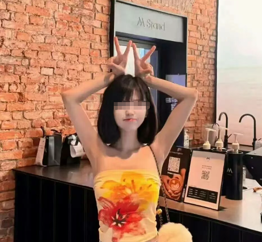 号称玩遍娱乐圈顶流男星的“司晓迪”到底是谁?深扒颜值身份她问题太大!(组图) - 13