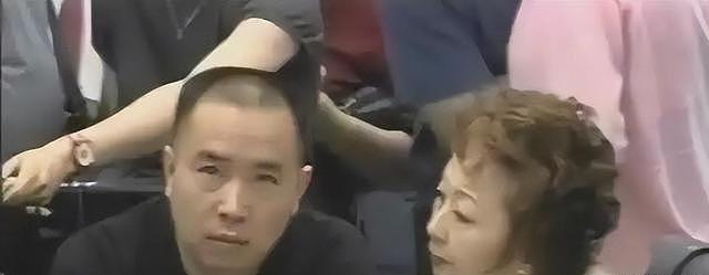 赖昌星妻子曾明娜现状，独居3000平老宅，做饭弄花草活成人生赢家（组图） - 7