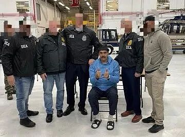 马杜罗被捕变“时装周”:多套衣服轮番上阵,Nike灰色套装直接售罄(组图) - 6