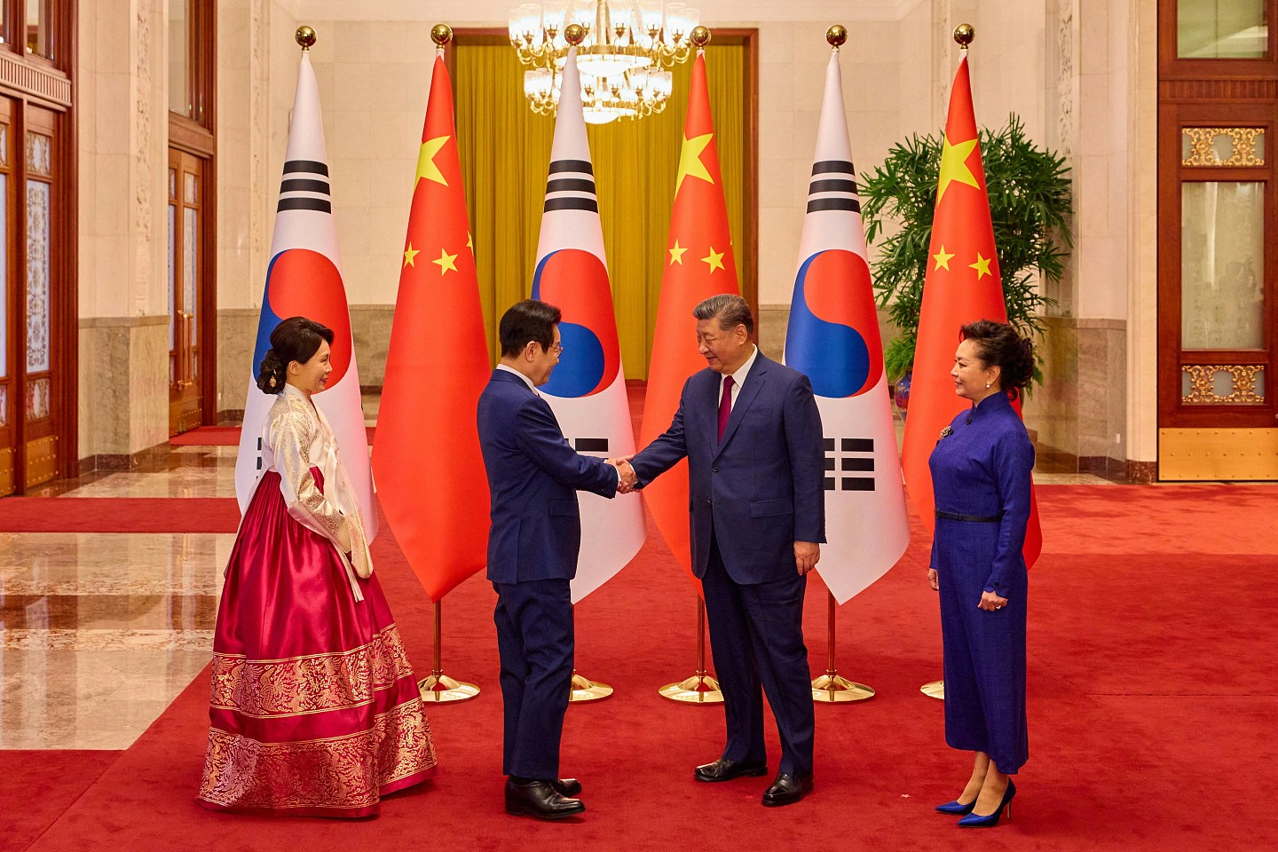 李在明访华!与习近平签署14份谅解备忘录,归还15项中国文化遗产(组图) - 3