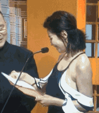 娜扎剧宣跳舞肩带断裂,开叉领口差点走光,惊慌后坚持跳完舞(组图) - 14