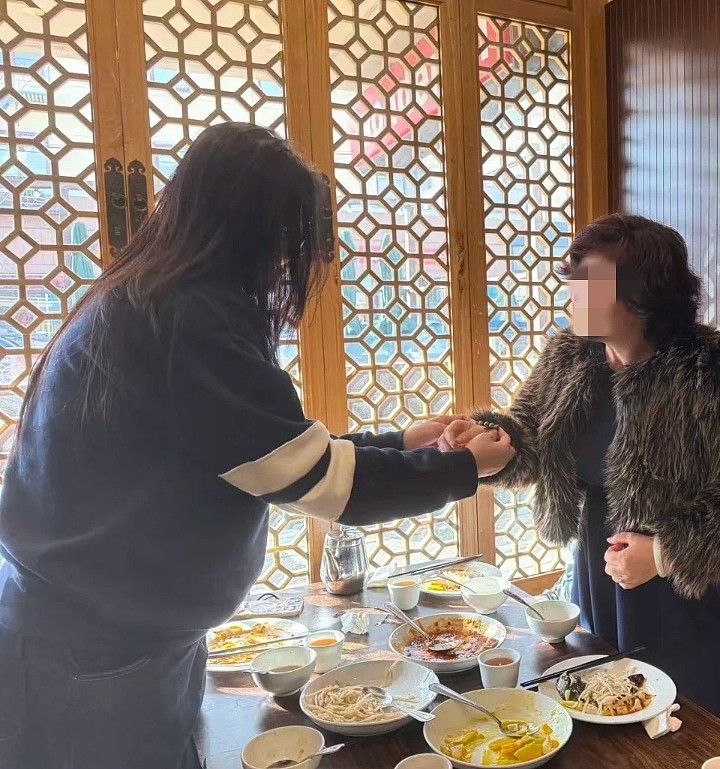 58岁王祖贤现状曝光，虎背熊腰“面瘫脸”引争议（组图） - 30
