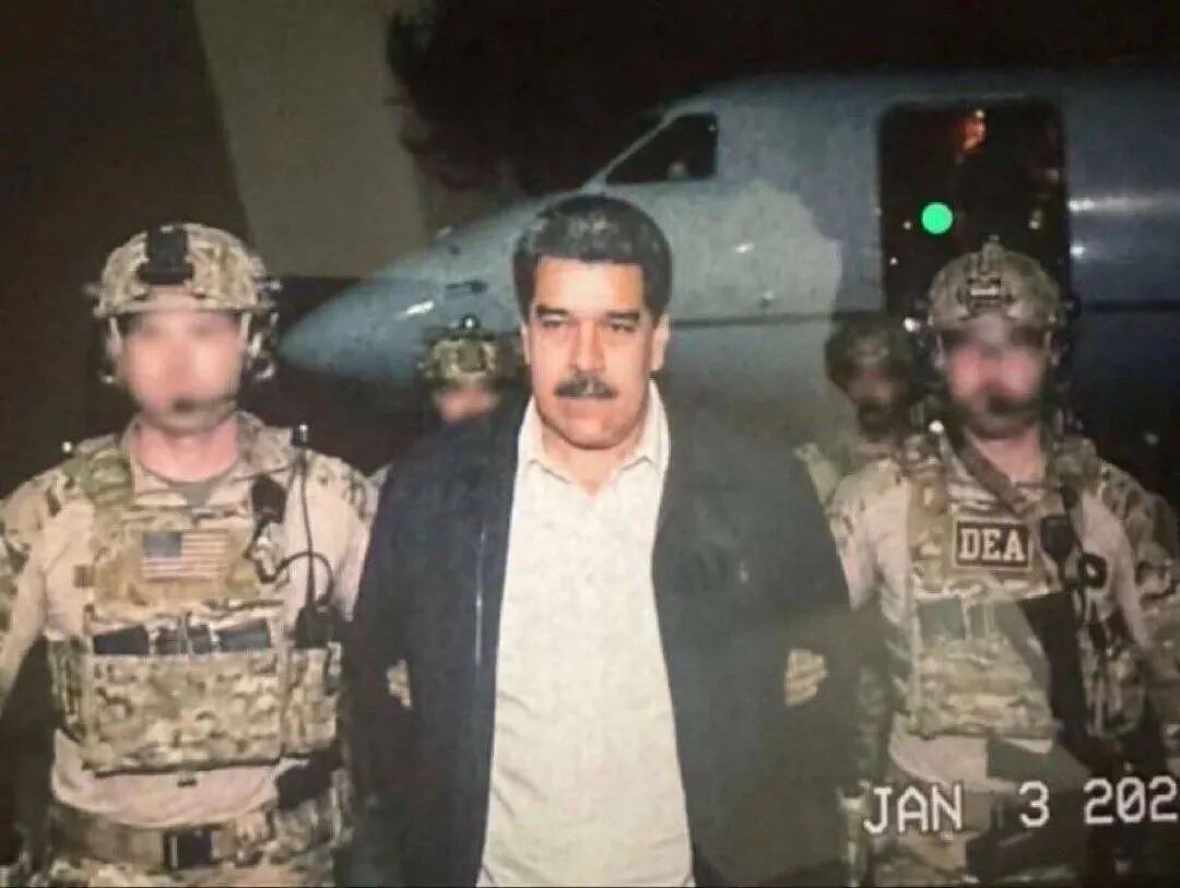马杜罗被捕变“时装周”:多套衣服轮番上阵,Nike灰色套装直接售罄(组图) - 1