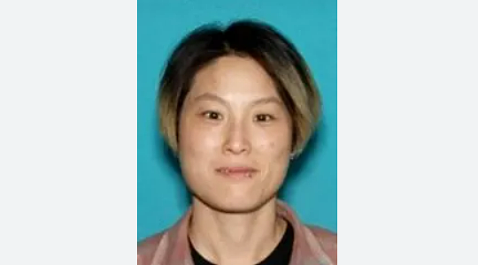 涉嫌策划跨年恐袭!华女出庭否认指控,庭审现场获支持者示好引关注(组图) - 2
