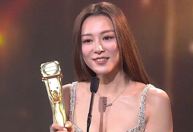 看TVB颁奖礼红毯上的女星,真的捏了一把汗!香港娱乐圈完了(组图) - 2
