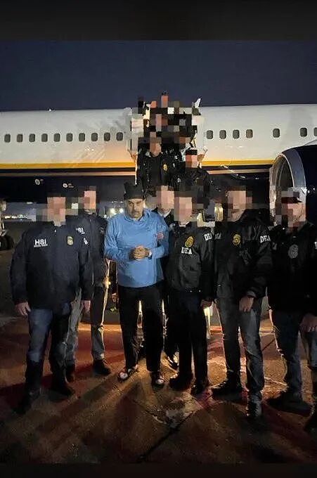 马杜罗被捕变“时装周”:多套衣服轮番上阵,Nike灰色套装直接售罄(组图) - 5