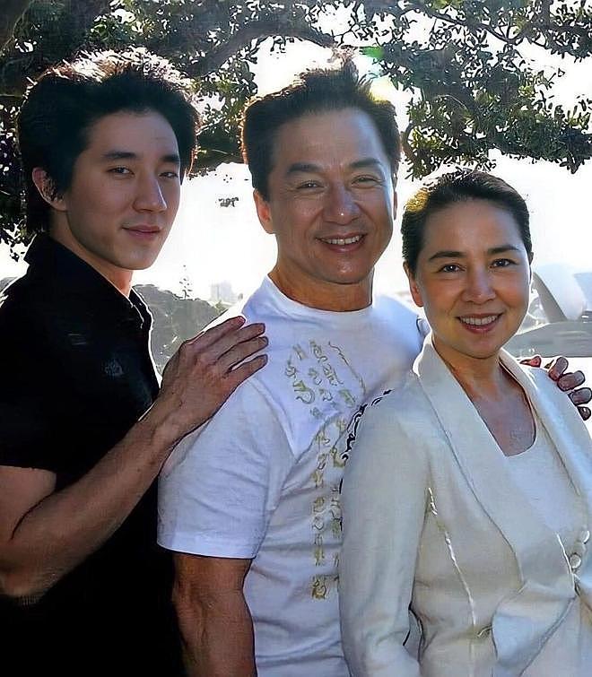曝成龙曾为女儿交房租，多次经济援助，吴卓林11字回应和父亲关系（组图） - 2