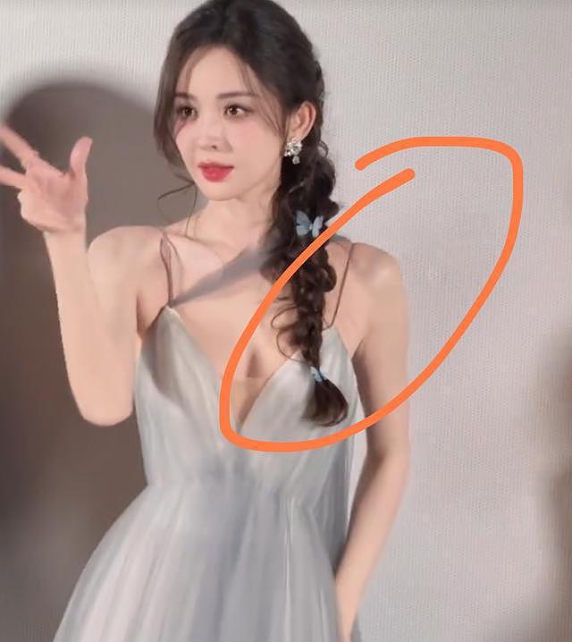 娜扎剧宣跳舞肩带断裂,开叉领口差点走光,惊慌后坚持跳完舞(组图) - 3
